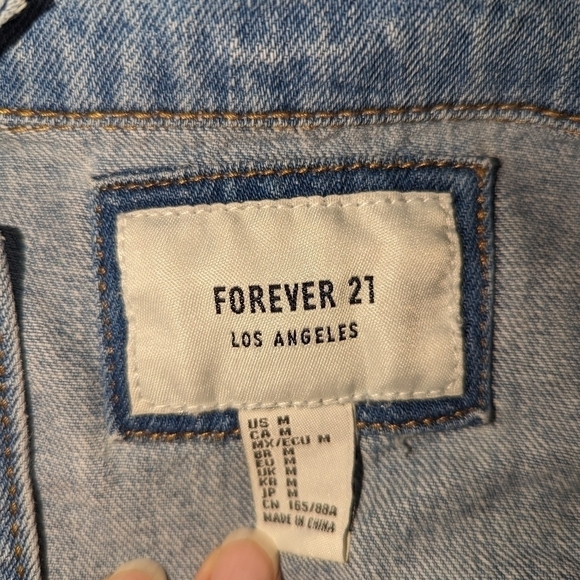 FOREVER 21 Light Wash Cropped Bohemian Raw Edges Jean Jacket Size Medium - Picture 9 of 12